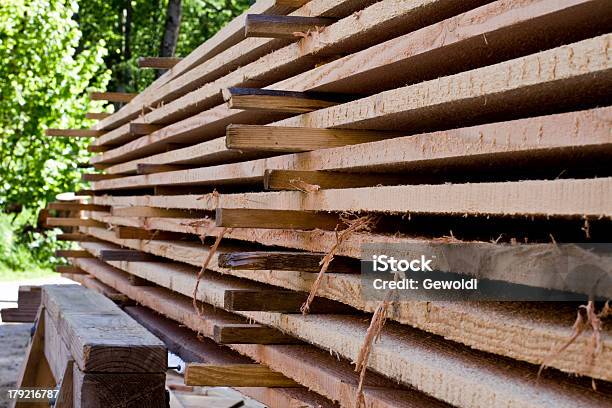 Drewniane Filarach - zdjęcia stockowe i więcej obrazów Bez ludzi - Bez ludzi, Budować, Deska