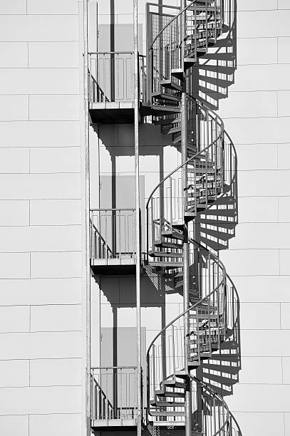 лестница - staircase curve spiral staircase chrome стоковые фото и изображения
