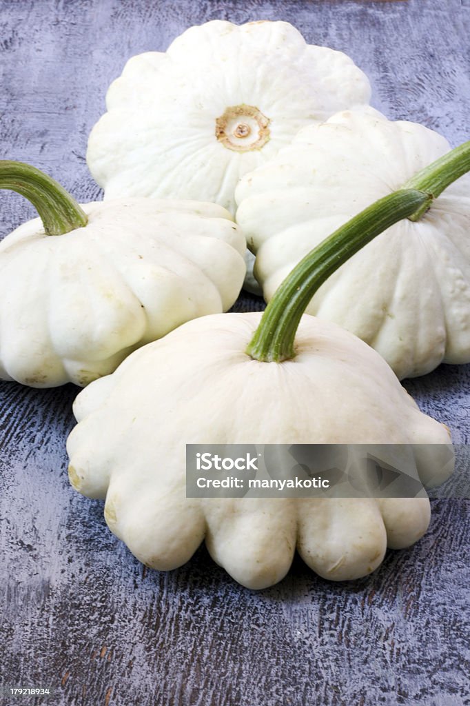 Pattypans auf gestrichenen Oberfläche - Lizenzfrei Cutlet Stock-Foto