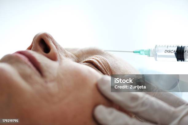 Foto de Injeção De Botox No Rosto De Pele e mais fotos de stock de 50 Anos - 50 Anos, 60 Anos, Adulto