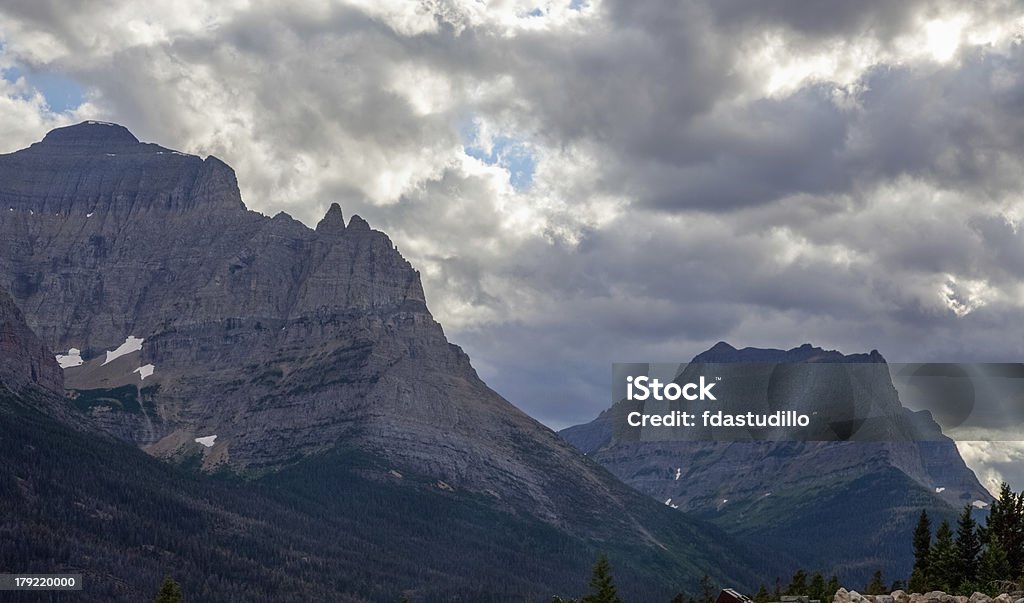 Glacier National Park-się do Sun Road - Zbiór zdjęć royalty-free (Krajobraz z chmurami)