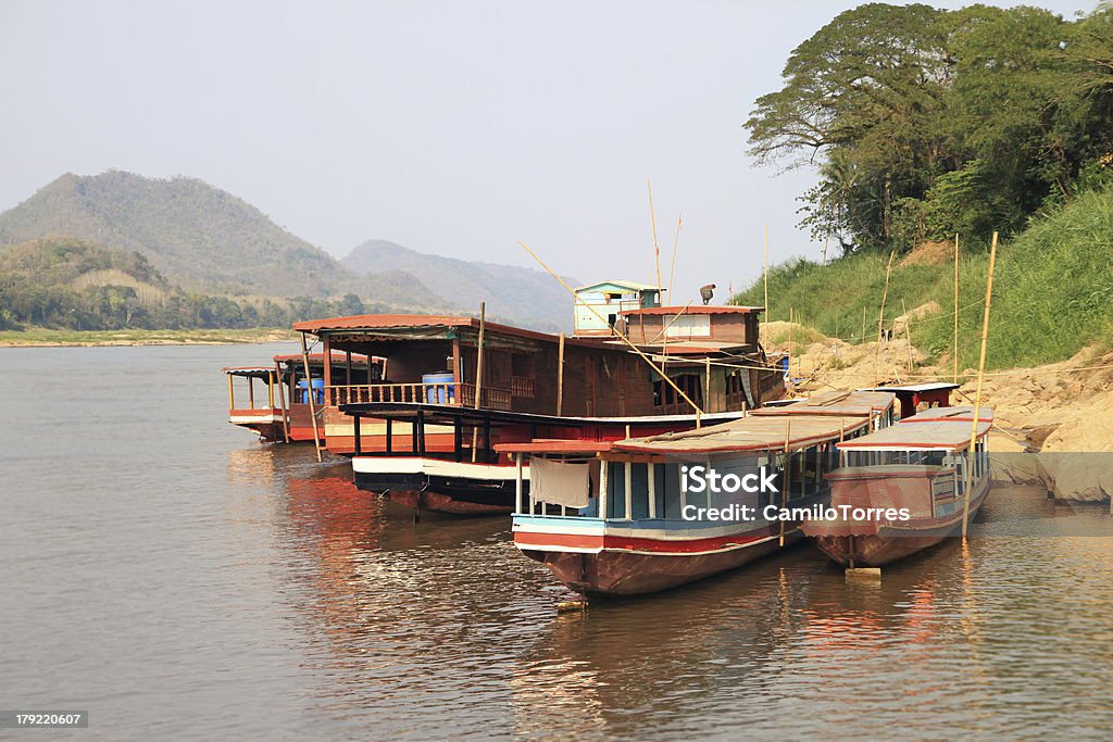 Laosiano câmera barcos em Luang Prabang - Foto de stock de Barco a Motor royalty-free