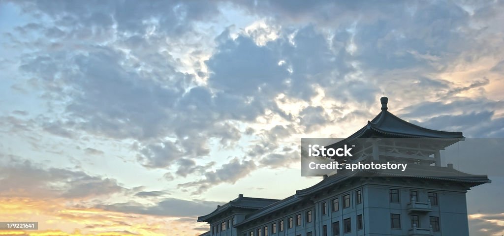 Pavilion styles Gebäude in der Dämmerung - Lizenzfrei Abenddämmerung Stock-Foto