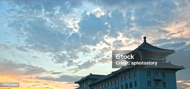 Pavilion Styles Gebäude In Der Dämmerung Stockfoto und mehr Bilder von Abenddämmerung - Abenddämmerung, Alt, Altertümlich