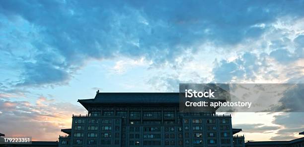 Pavilion Edificio De Estilo Al Atardecer Foto de stock y más banco de imágenes de Aguja - Chapitel - Aguja - Chapitel, Aire libre, Aislado