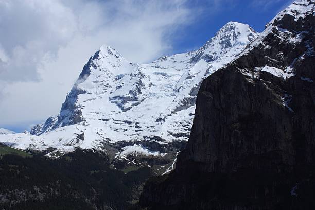 schweizer alpen - schreckhorn stock-fotos und bilder