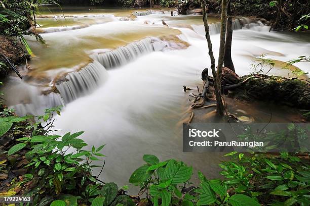 Huay Mae Khamin Cascada Foto de stock y más banco de imágenes de Aire libre - Aire libre, Belleza, Belleza de la naturaleza