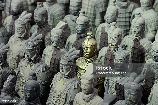 Foto de Os Guerreiros De Terra Cota De Qinshihuang e mais fotos de stock de Exército dos Soldados de Terracota - Exército dos Soldados de Terracota, Cerâmica de Terracota, China