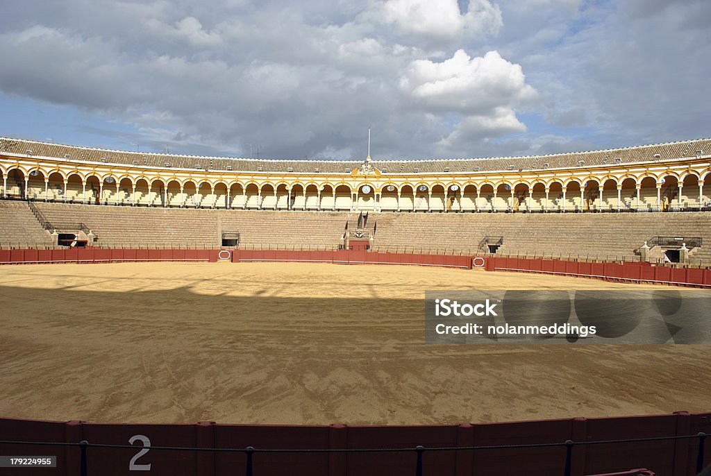 Arena de touradas - Foto de stock de Céu Dramático royalty-free