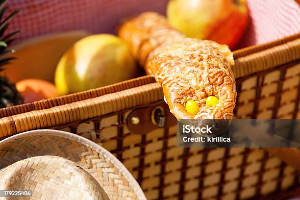 Comer En Exceso Puede Ser Peligroso Foto de stock y más banco de imágenes de Agricultura - Agricultura, Aire libre, Alimento