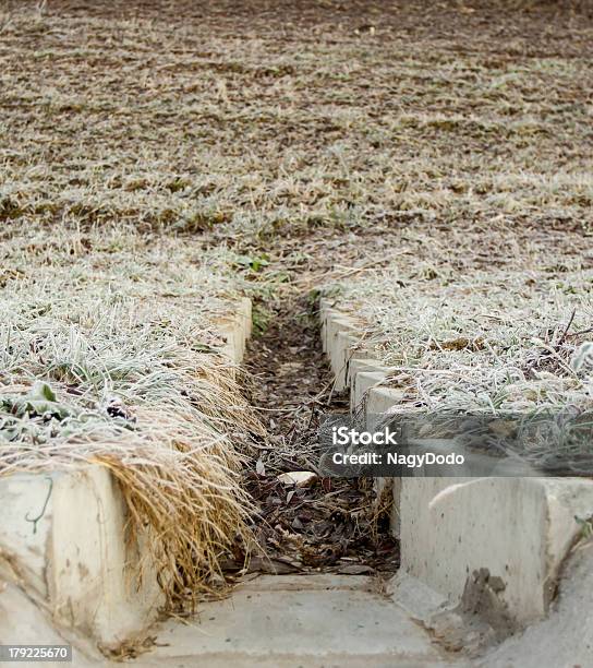 Cemento Drenaje Zanja Foto de stock y más banco de imágenes de Agua - Agua, Arquitectura, Boca de alcantarilla