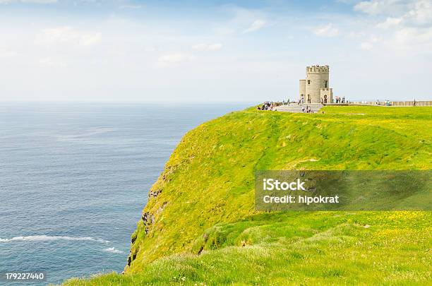 Cliffs Of Moher Bei Obriens Tower Stockfoto und mehr Bilder von Bauwerk - Bauwerk, Cliffs of Moher, Europa - Kontinent