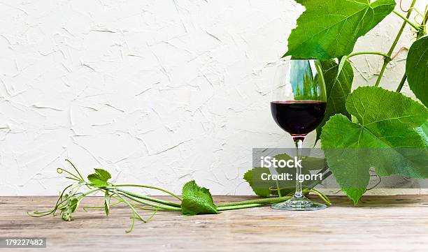 Glas Mit Rotwein Stockfoto und mehr Bilder von Alkoholisches Getränk - Alkoholisches Getränk, Alt, Altertümlich