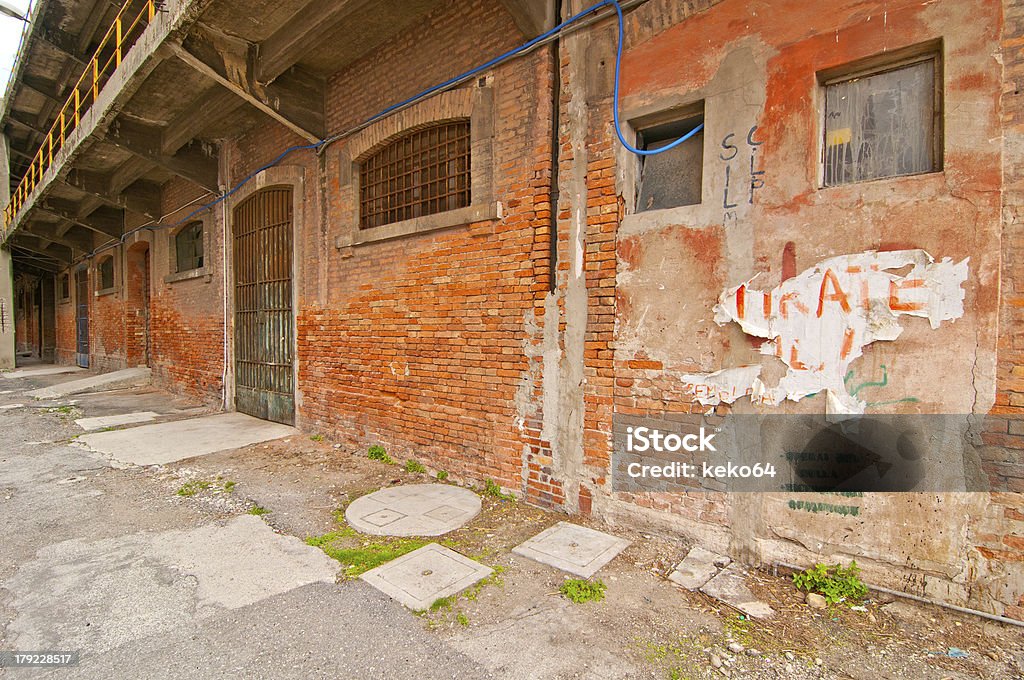 Venezia Italia porto vecchio stabilimento industriale - Foto stock royalty-free di Ambientazione esterna