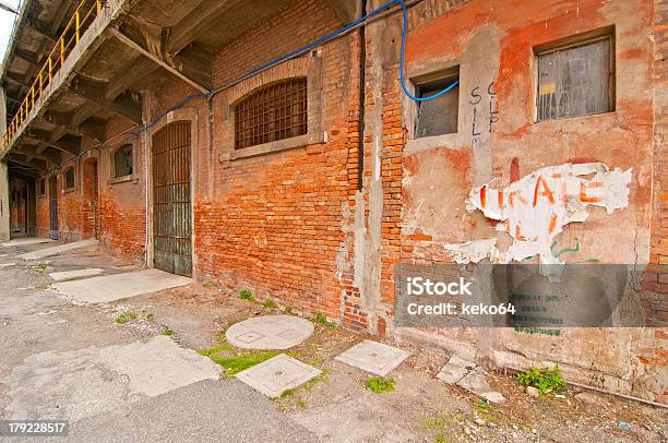 Venezia Italia Porto Vecchio Stabilimento Industriale - Fotografie stock e altre immagini di Ambientazione esterna