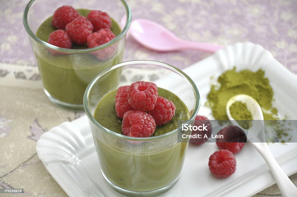 Matcha Panna Cotta z malin - Zbiór zdjęć royalty-free (Bity)