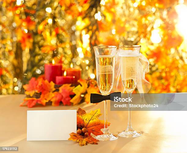 Bicchieri Di Champagne Con Decorazione Eterosessuali Concettuale - Fotografie stock e altre immagini di Accessorio personale