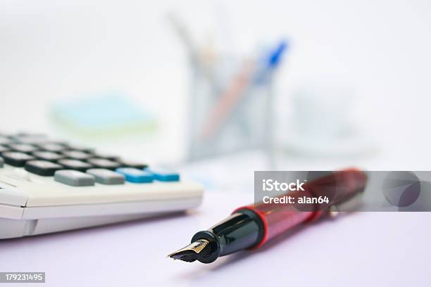 Büromaterialien Stockfoto und mehr Bilder von Arbeiten - Arbeiten, Bleistift, Buch