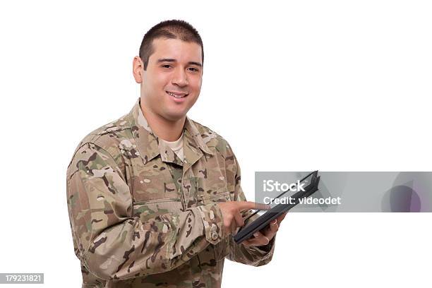 Foto de Retrato De Um Soldado Com Tablet Digital e mais fotos de stock de 20 Anos - 20 Anos, Adulto, Computador