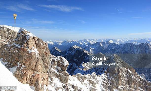 Foto de Montanha Zugspitzetop Da Alemanha e mais fotos de stock de Montanha Zugspitze - Montanha Zugspitze, Esqui - Esqui e snowboard, Garmisch-partenkirchen
