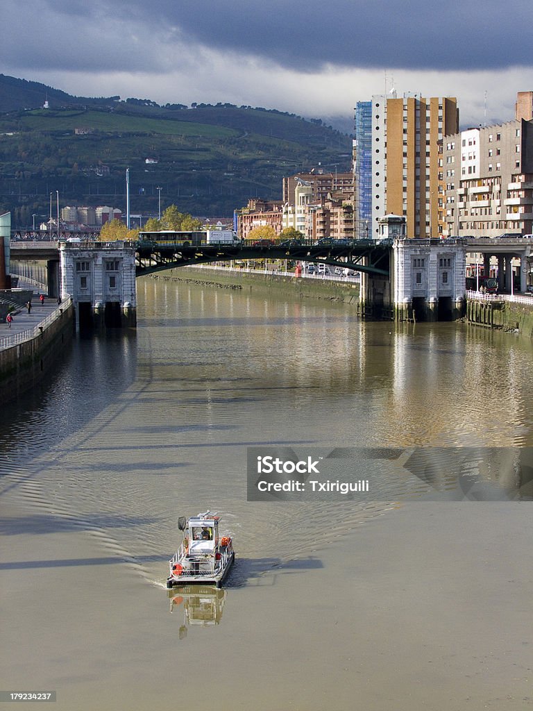 Puente de Deusto. Bilbao. Vizcaya. Paesi Baschi. España. - Foto stock royalty-free di Acqua