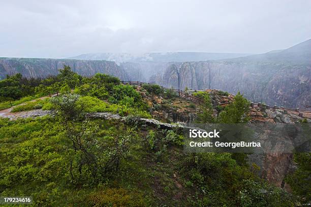 Ścieżka - zdjęcia stockowe i więcej obrazów Bez ludzi - Bez ludzi, Chmura, Fotografika