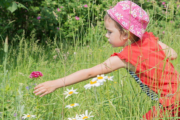 istock girl and flowers 179235197