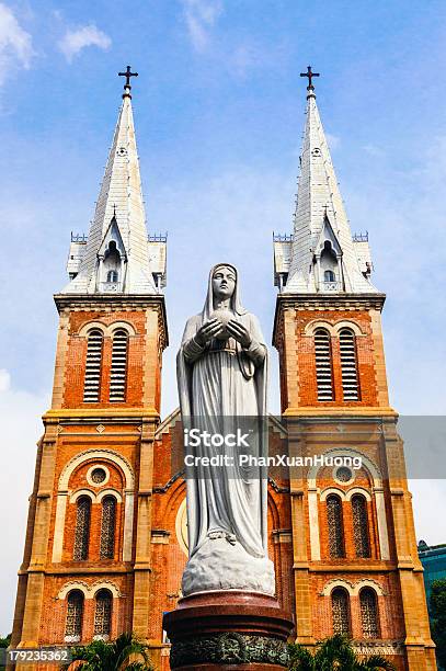 Foto de Duc Ba Igreja E Virgin Mary Estátua Vietnã e mais fotos de stock de Azul - Azul, Campanário - Característica arquitetônica, Campanário - Torre