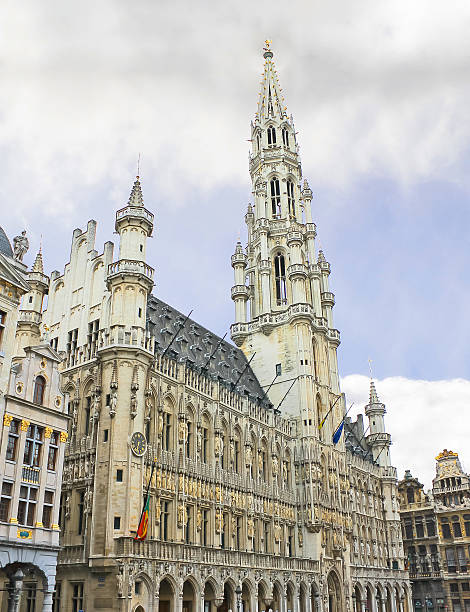 grand place y grote markt en bruselas, bélgica - brussels belgium arranging majestic fotografías e imágenes de stock