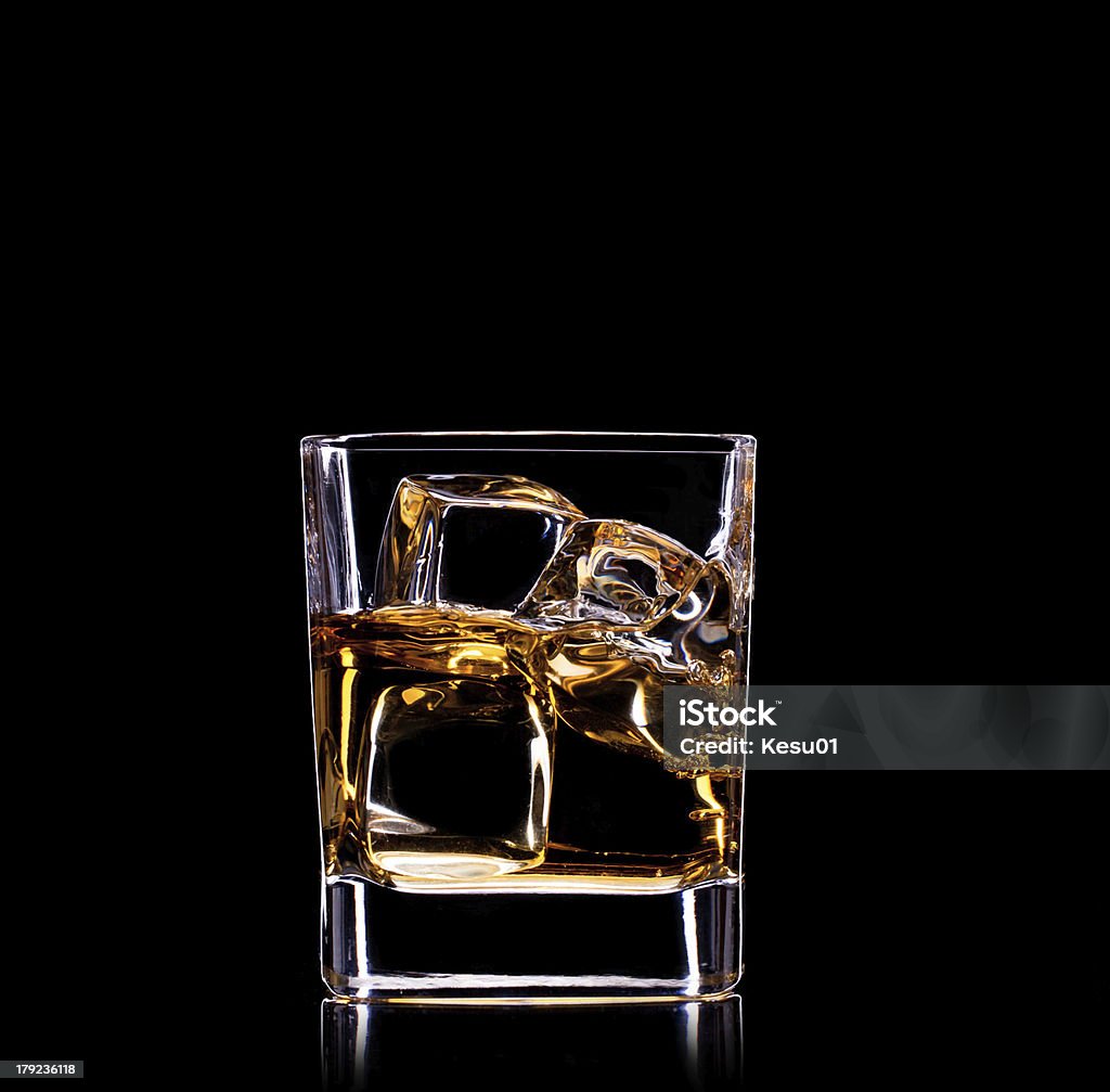 Primer plano de un whisky - Foto de stock de Abstracto libre de derechos