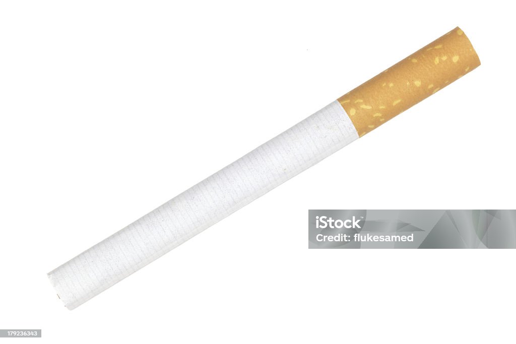 Primer plano de cigarrillo aislado sobre un fondo blanco - Foto de stock de Adicción libre de derechos