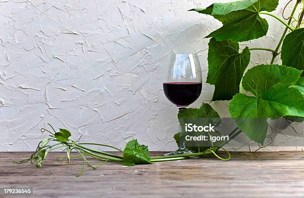 Szkło Z Czerwonego Wina - zdjęcia stockowe i więcej obrazów Alkohol - napój - Alkohol - napój, Bez ludzi, Beżowy