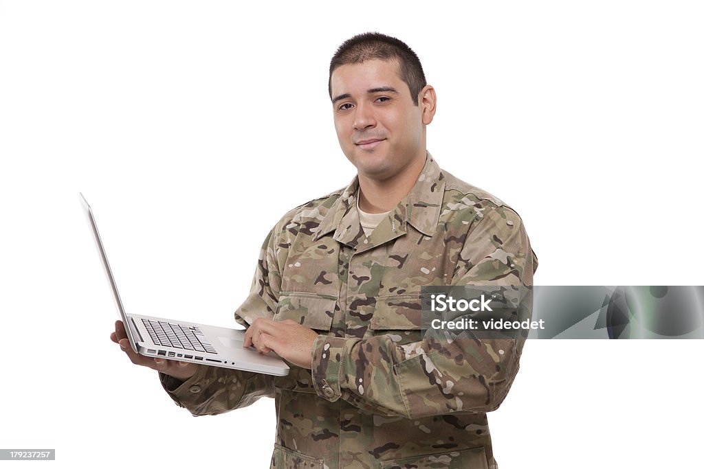 Portrait of American soldier con una computadora portátil - Foto de stock de Ejército de los Estados Unidos libre de derechos