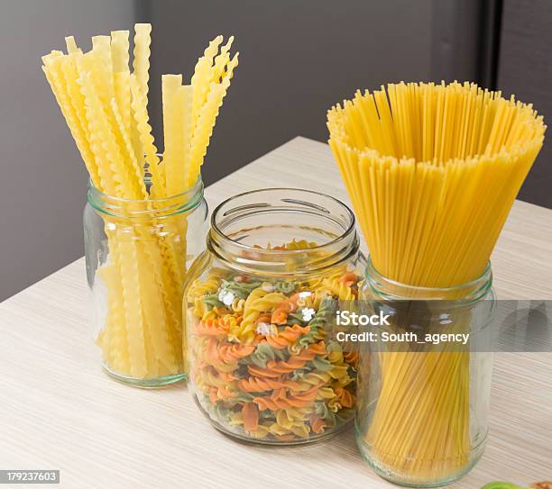 Spaghetti - Fotografie stock e altre immagini di Alimentazione sana - Alimentazione sana, Ambientazione interna, Antipasto