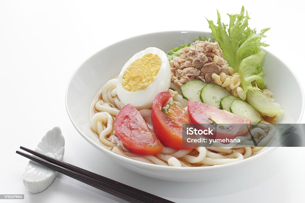 Cucina giapponese, freddo Udon Spaghetti per l'estate menu - Foto stock royalty-free di Cibo