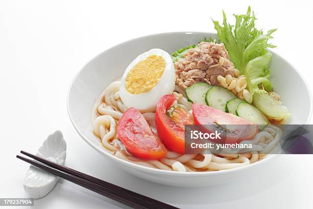 Cucina Giapponese Freddo Udon Spaghetti Per Lestate Menu - Fotografie stock e altre immagini di Cibo