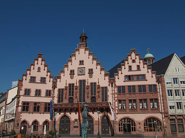 istock Frankfurt city hall 179239387