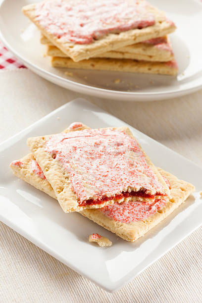 istock Hot Strawberry Toaster Pastry 179239611