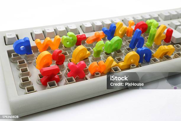 Colorato Tastiera - Fotografie stock e altre immagini di Alfabeto - Alfabeto, Attrezzatura, Bianco