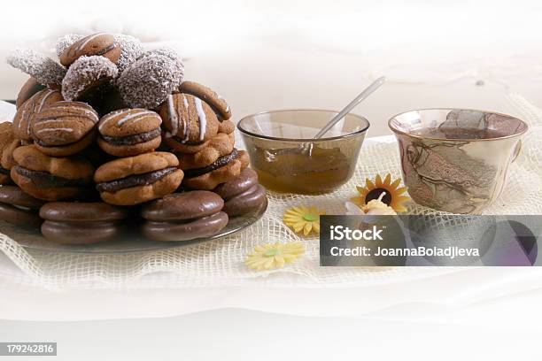 コーヒーとクッキーチョコレート - おやつのストックフォトや画像を多数ご用意 - おやつ, カップ, カフェ