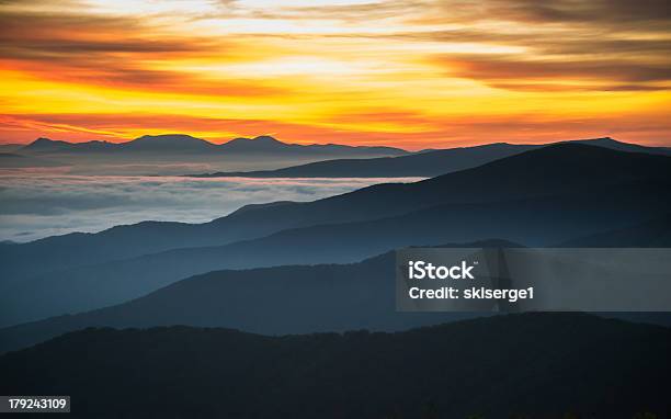 Foto de O Sol Nascente e mais fotos de stock de Appalachia - Appalachia, Carolina do Norte - Estado dos EUA, Cena de tranquilidade