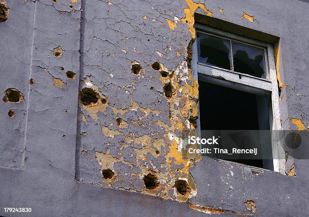Pericolo War Zone - Fotografie stock e altre immagini di Buco di proiettile - Buco di proiettile, Muro, Guerra