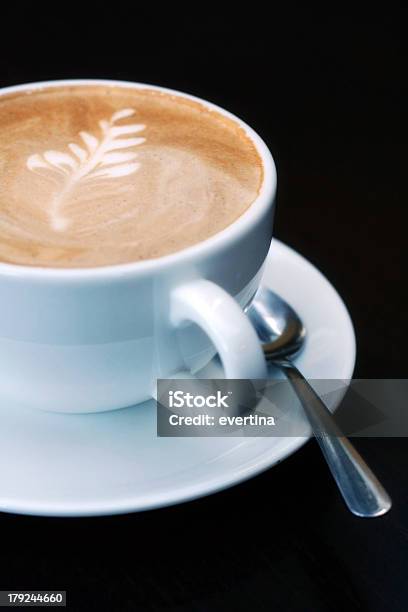 Marrone Caffè Con Foglia Di Design - Fotografie stock e altre immagini di Affari - Affari, Alimentazione sana, Assuefazione
