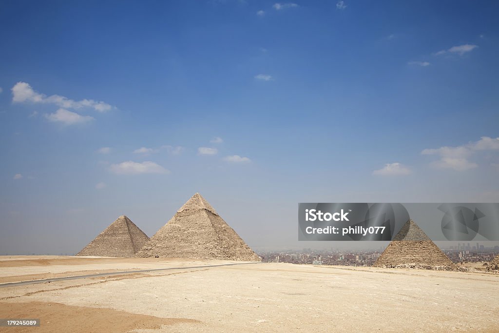 Espectacular de las Pirámides de Giza - Foto de stock de Arqueología libre de derechos