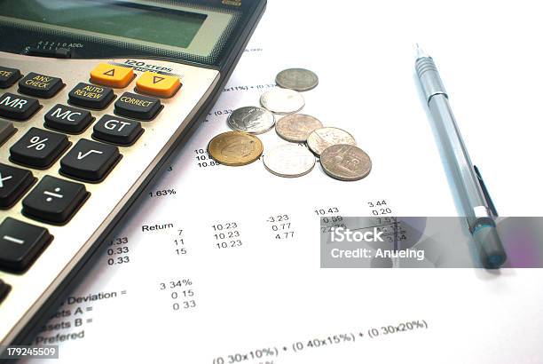 Нам Монет И Калькулятор Ручка На Финансовые Рисунок — стоковые фотографии и другие картинки Банковский счёт
