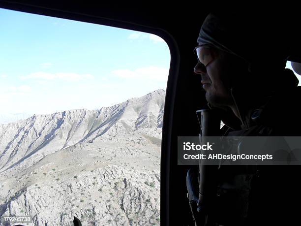 Siły Specjalne Soldier W Black Hawk - zdjęcia stockowe i więcej obrazów Armia - Armia, Bitwa, Broń