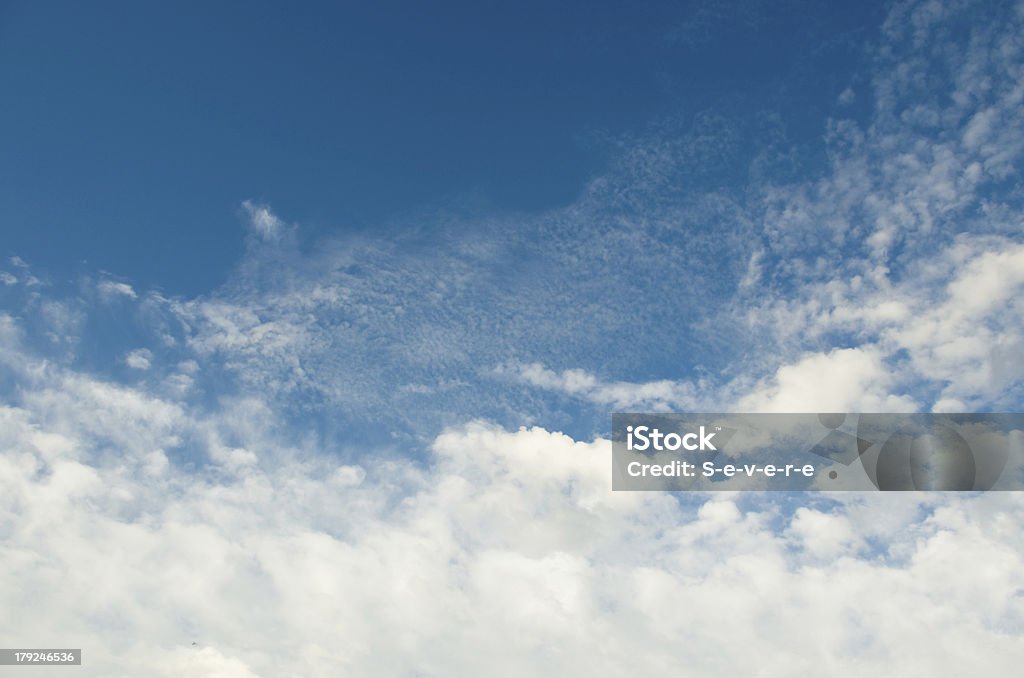 Cielo con nubes - Foto de stock de Aire libre libre de derechos