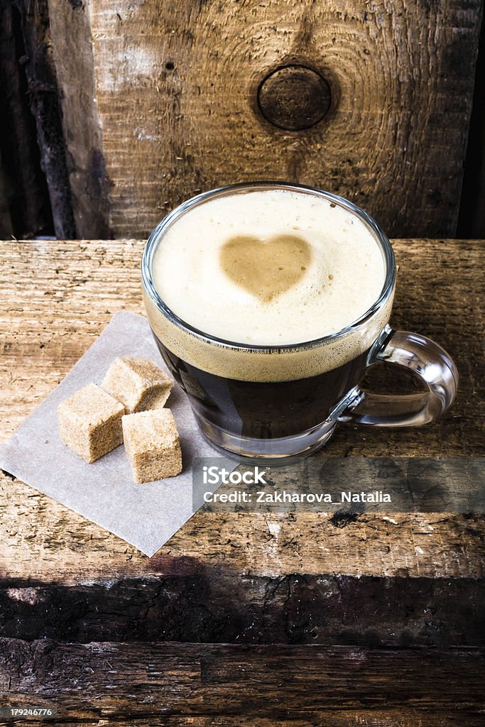 Небольшой чашка эспрессо кофе в стакан - Стоковые фото Ароматерапия роялти-фри