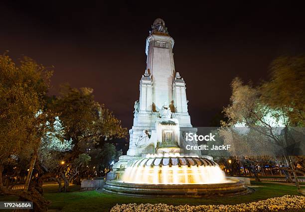 Cervantesdenkmal In Spanien Square Stockfoto und mehr Bilder von Abenddämmerung - Abenddämmerung, Architektur, Beleuchtet