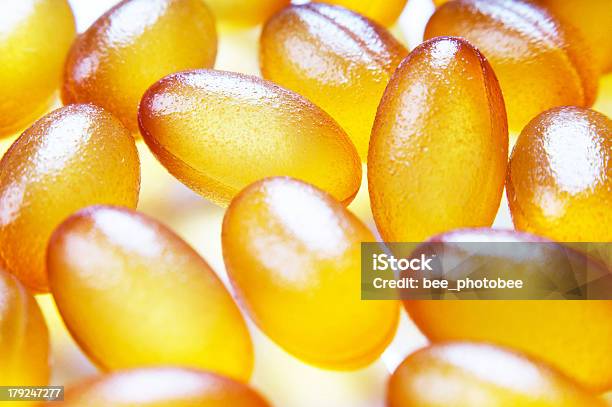 Cápsula Gastrorresistente - Fotografias de stock e mais imagens de Alimentação Saudável - Alimentação Saudável, Amarelo, Amontoar